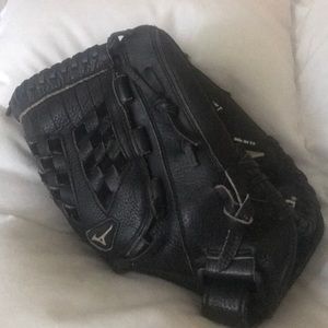 Softball mitt